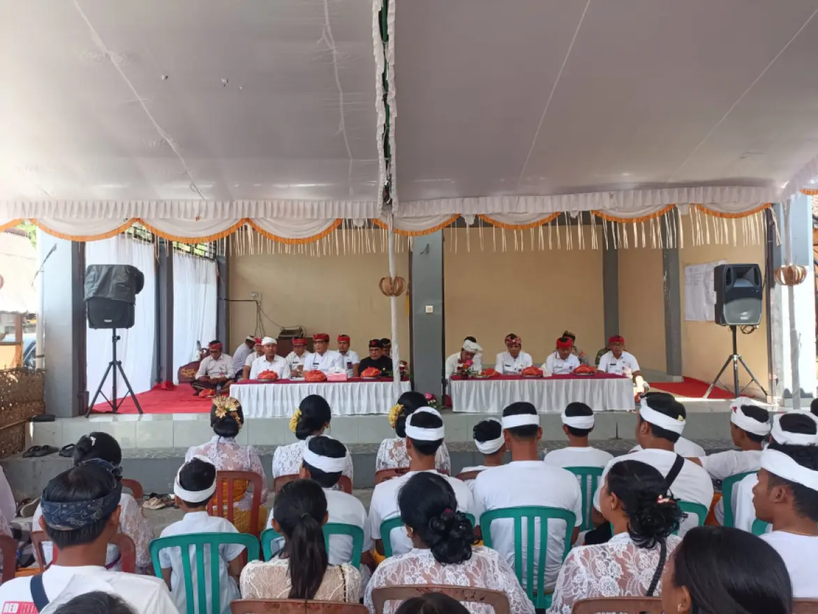 Bupati Tabanan Hadiri Ngaben Massal Banjar Adat Menalun Desa Kukuh