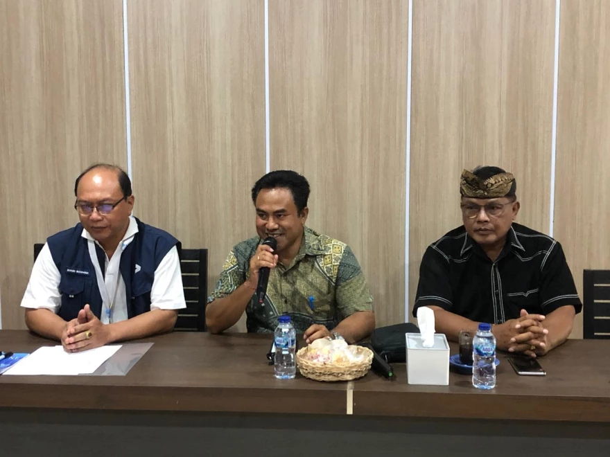 Hari Pertama Kegiatan Pengumpulan Bahasa dan Sastra Digelar di Desa Kukuh
